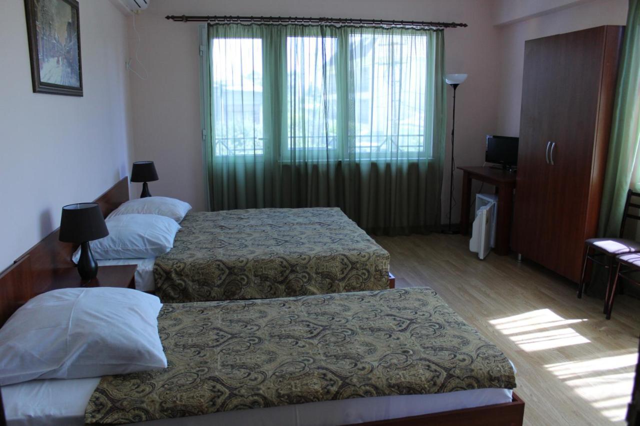 Guest House Zvanba Gagra Esterno foto